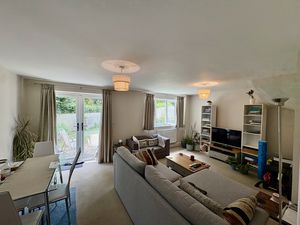 Lounge/diner- click for photo gallery